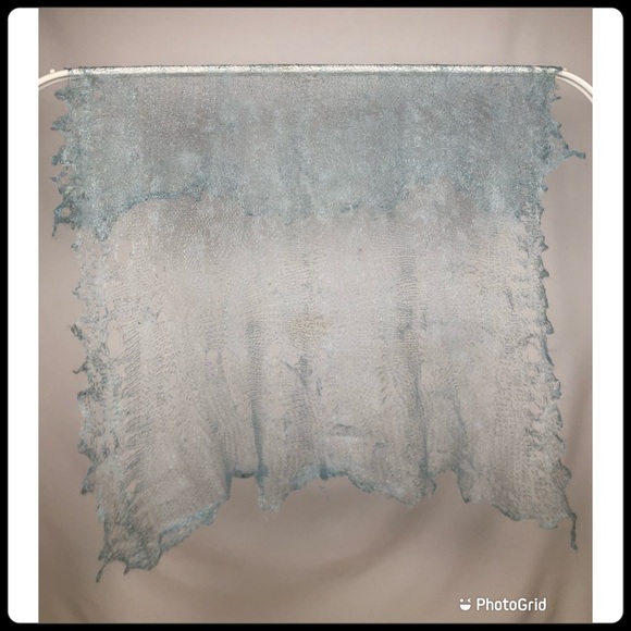 Handmade artisanal wool châle. Made in Quebec. Large rectangle. Turquoise/teal. - Picture 5 of 6